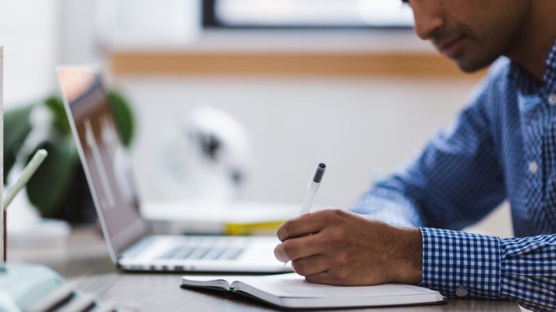 Como sair das dívidas e recuperar o controle da vida financeira
